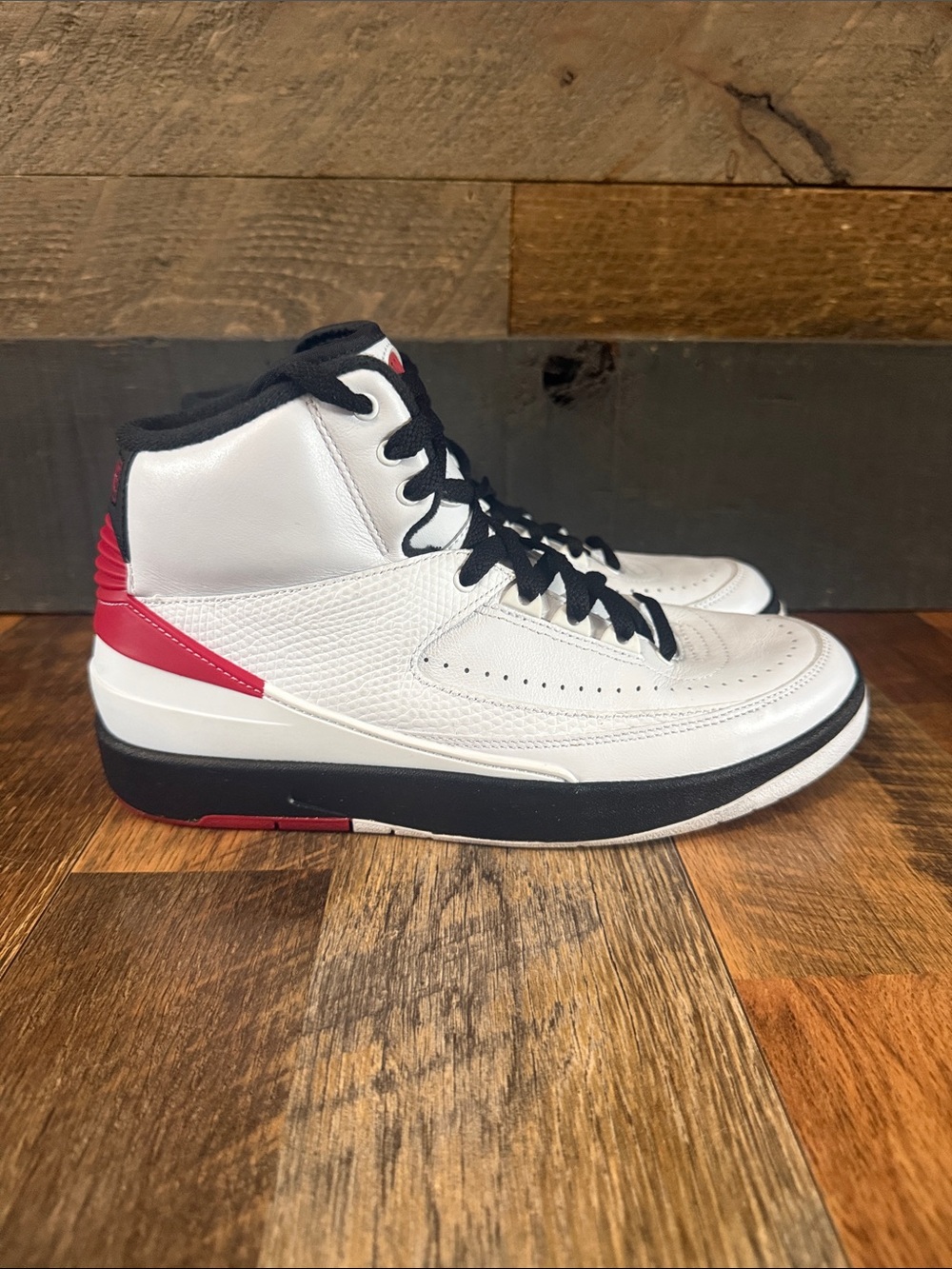 Air Jordan 2 Retro Chicago 2022 Kids 7Y/Women’s 8 White Red Black